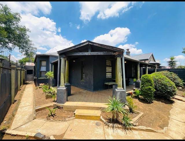 10 BEDROOM HOUSE FOR SALE IN KENILWORTH